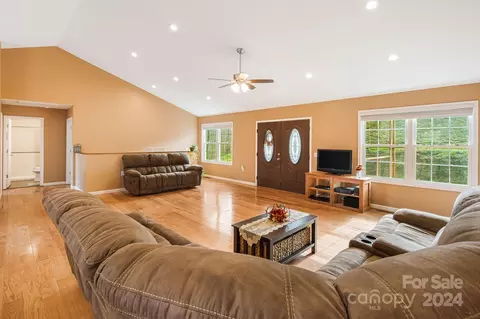 Living - 71 Foothills Cv, Clyde, NC 28721 photo 4 of 4