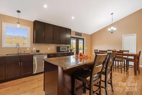 Kitchen - 71 Foothills Cv, Clyde, NC 28721 photo 2 of 2