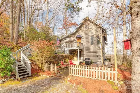 72 Royal Knoll Dr, Hendersonville, NC 28739