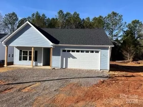 614 Carolina Ave, Yadkinville, NC 27055