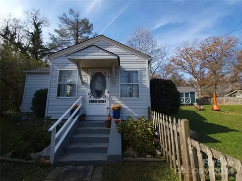 101 Audrey Trl, Hendersonville, NC 28791