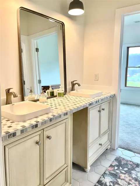 Bath - 78 Eagle Rdg, Clyde, NC 28721 photo 4 of 5