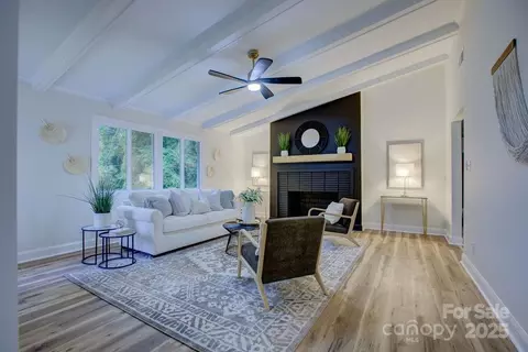 1033 Dooley Dr, Charlotte, NC 28227