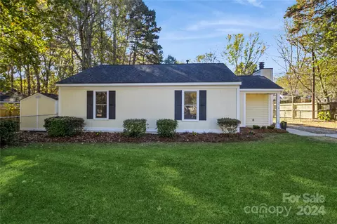 6010 Woodthrush Dr, Charlotte, NC 28227