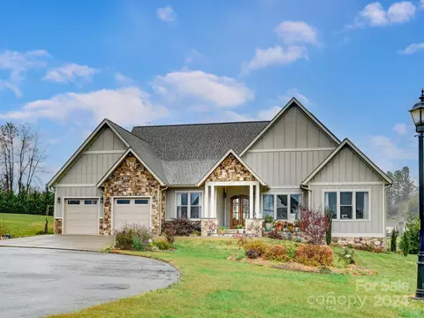 473 Samuel Dr, Mills River, NC 28759