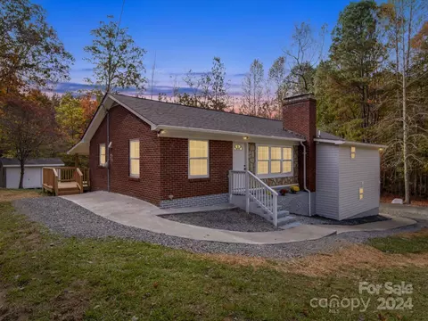 225 Sunset Dr, Wadesboro, NC 28170