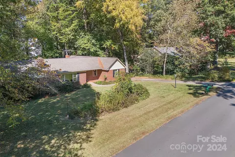 622 Jefferson Dr, Charlotte, NC 28270