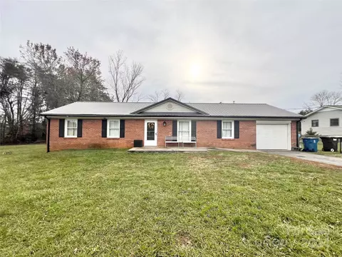 3359 Benfield Pl, Lenoir, NC 28645