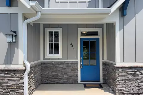 243 Hogans View Cir, Hendersonville, NC 28739