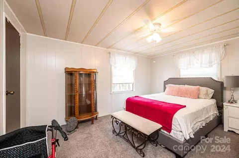 Bedroom - 1146 Sunset Ct, Conover, NC 28613 photo 1 of 6