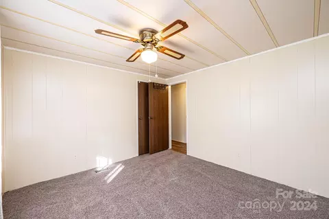 Bedroom - 1146 Sunset Ct, Conover, NC 28613 photo 6 of 6