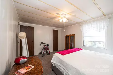 Bedroom - 1146 Sunset Ct, Conover, NC 28613 photo 3 of 6