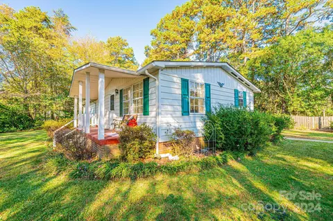 Exterior - 1146 Sunset Ct, Conover, NC 28613 photo 6 of 12