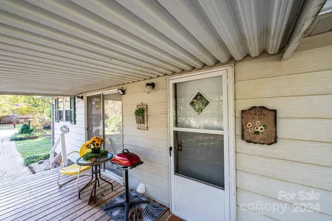Exterior - 1146 Sunset Ct, Conover, NC 28613 photo 9 of 12