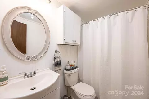 Bath - 1146 Sunset Ct, Conover, NC 28613 photo 1 of 2