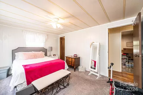 Bedroom - 1146 Sunset Ct, Conover, NC 28613 photo 2 of 6