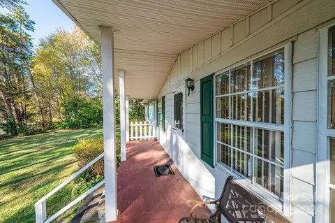 Exterior - 1146 Sunset Ct, Conover, NC 28613 photo 4 of 12