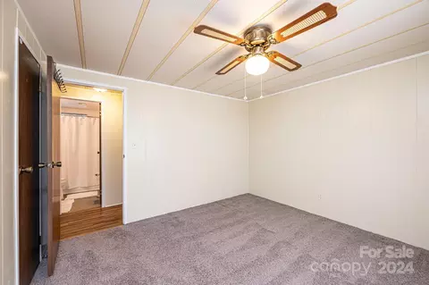 Bedroom - 1146 Sunset Ct, Conover, NC 28613 photo 5 of 6