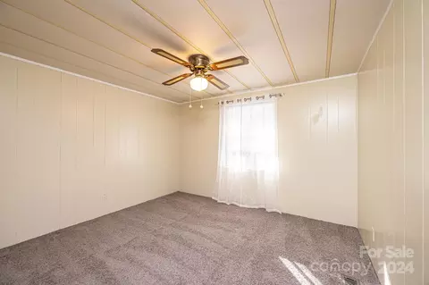Bedroom - 1146 Sunset Ct, Conover, NC 28613 photo 4 of 6