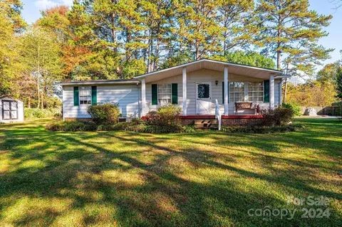 Exterior - 1146 Sunset Ct, Conover, NC 28613 photo 2 of 12