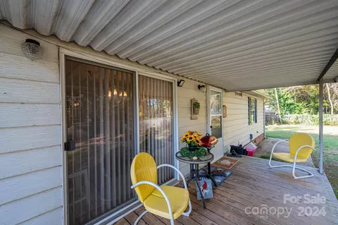 Exterior - 1146 Sunset Ct, Conover, NC 28613 photo 10 of 12