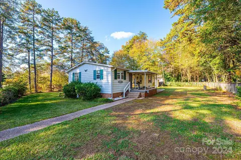 Exterior - 1146 Sunset Ct, Conover, NC 28613 photo 7 of 12