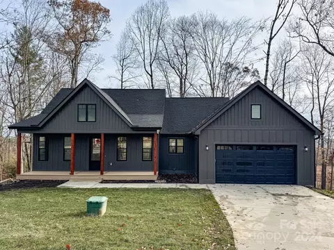 241 Byron Forest Dr, Horse Shoe, NC 28742