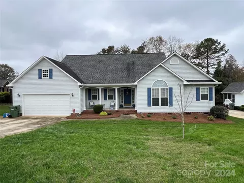 125 Silver Birch Ln, Mount Holly, NC 28120