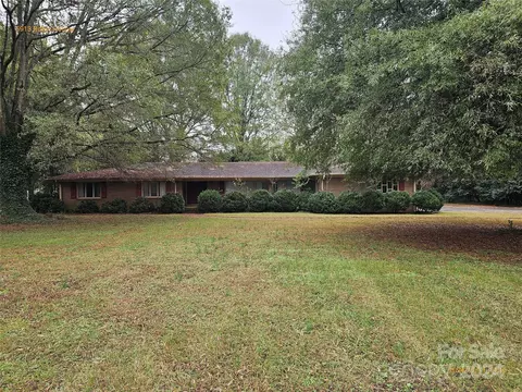 5913 Robin Hollow Dr, Mint Hill, NC 28227