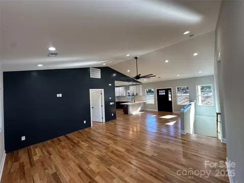 914 30th Avenue Nw 1 Dr NW #1, Hickory, NC 28601