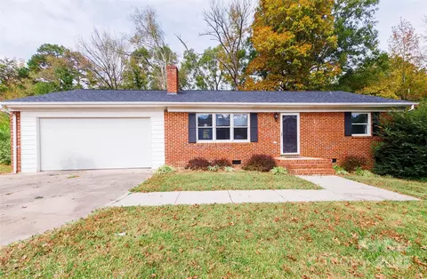 8724 Old Plank Rd, Charlotte, NC 28216