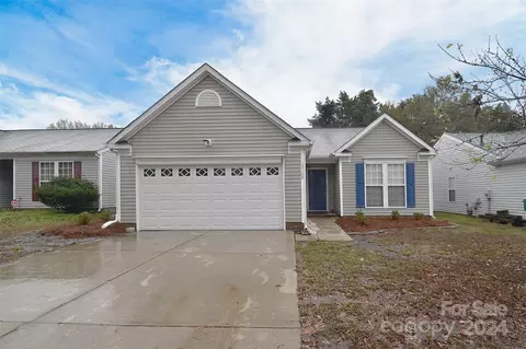 13109 Planters Row Dr, Charlotte, NC 28278