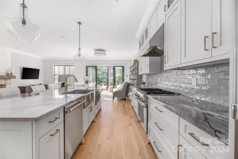 1162 S Kings Dr, Charlotte, NC 28207
