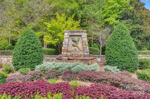 9125 Island Point Rd, Charlotte, NC 28278