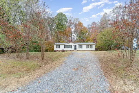 251 Red Oak Dr, Stokesdale, NC 27357