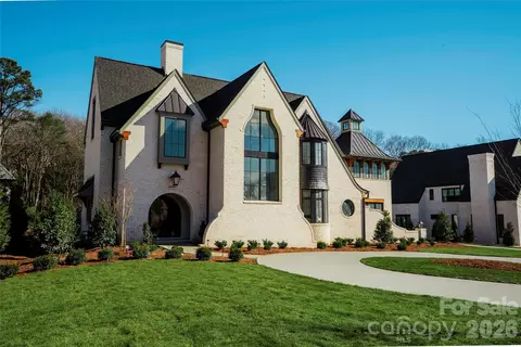 8015 Litaker Manor Ct, Charlotte, NC 28270