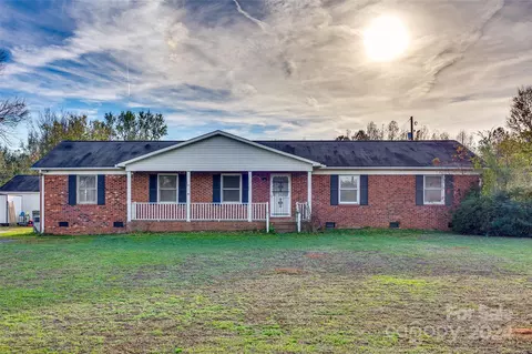 1587 N Jim Mccarter N Rd N, Clover, SC 29710