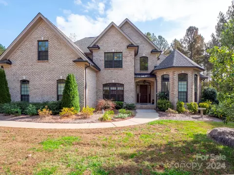 1049 Ledge Wood Ln, Clover, SC 29710