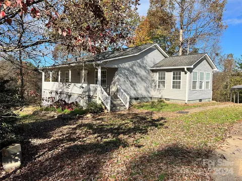 374 Deer Ln, Union Grove, NC 28689