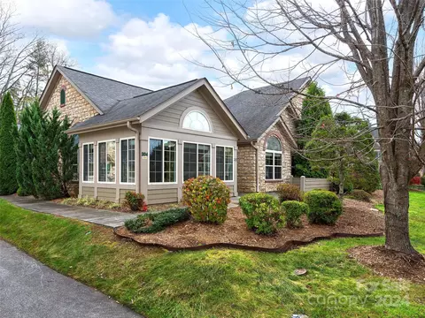 202 Summerfield Pl, Flat Rock, NC 28731