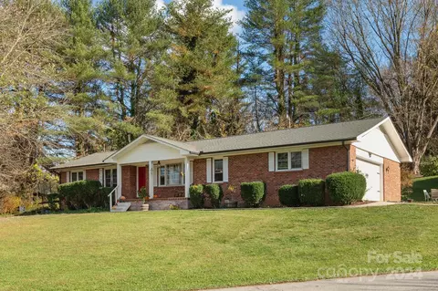 393 Wayside Ln, Hendersonville, NC 28792