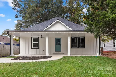 1905 Umstead St, Charlotte, NC 28205
