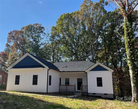 606 Berkshire Dr, Statesville, NC 28677