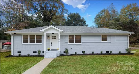 2100 Birchcrest Dr, Charlotte, NC 28205