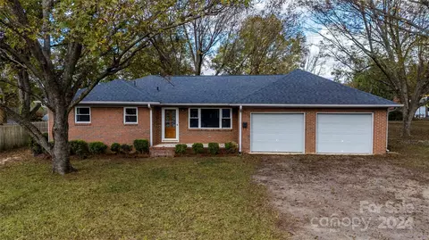 918 S Juniper St, Kannapolis, NC 28081