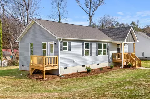 131 Orchard St, Forest City, NC 28043