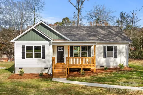 135 Orchard St, Forest City, NC 28043