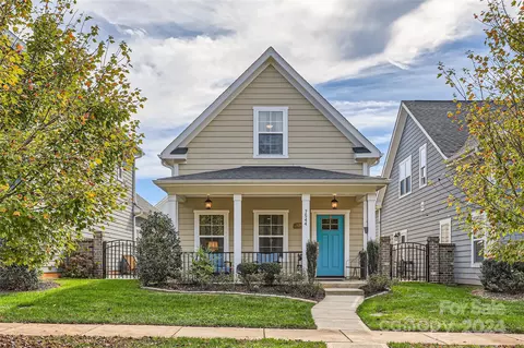 7544 Fairway Villa Cir, Denver, NC 28037