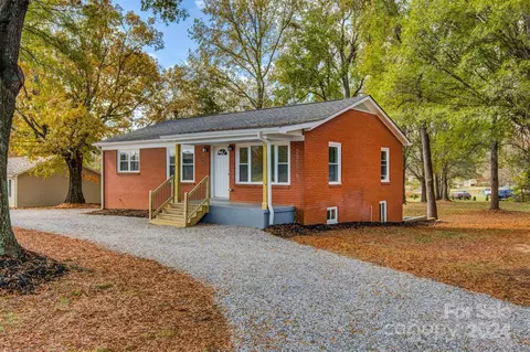 3833 Startown Rd, Newton, NC 28658
