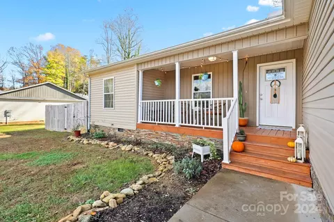 909 Woodbine Ne Pl NE, Lenoir, NC 28645